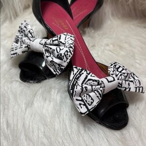 Map Printed White Bow shoe clips